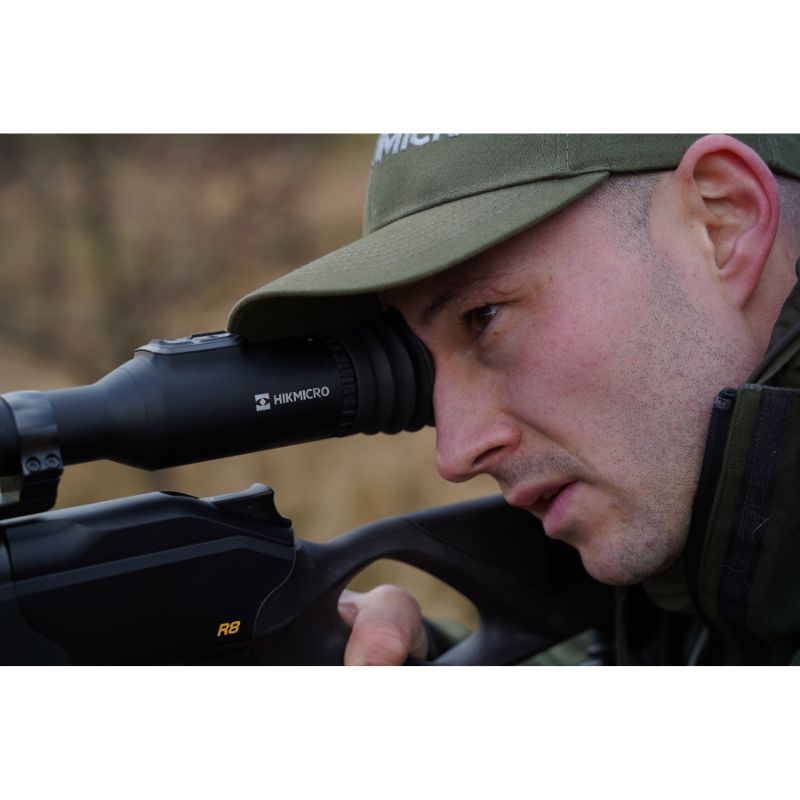 Hunter using the Hikmicro Stellar 2.0 Thermal Scope